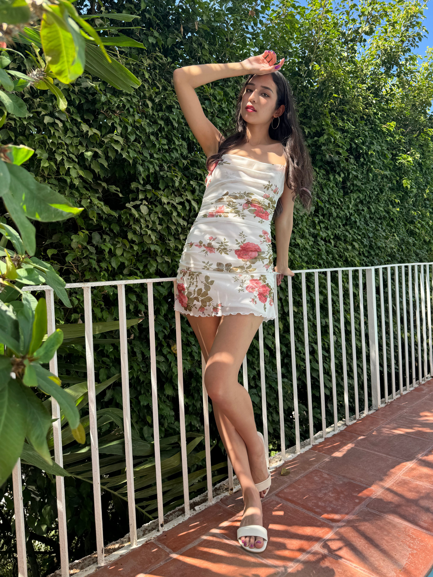 Vestido mini floral blanco de primavera Olivia