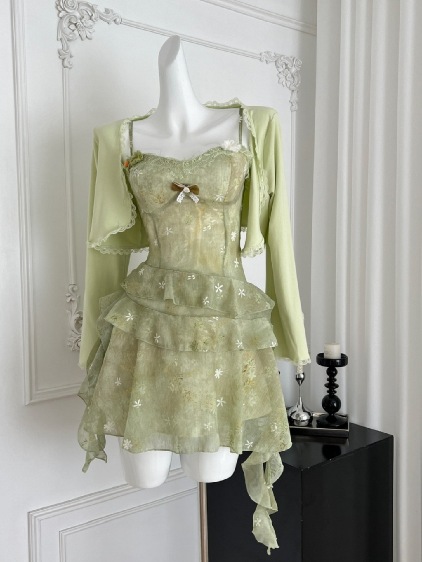 Set mini vestido y cardigan floral romántico Daya