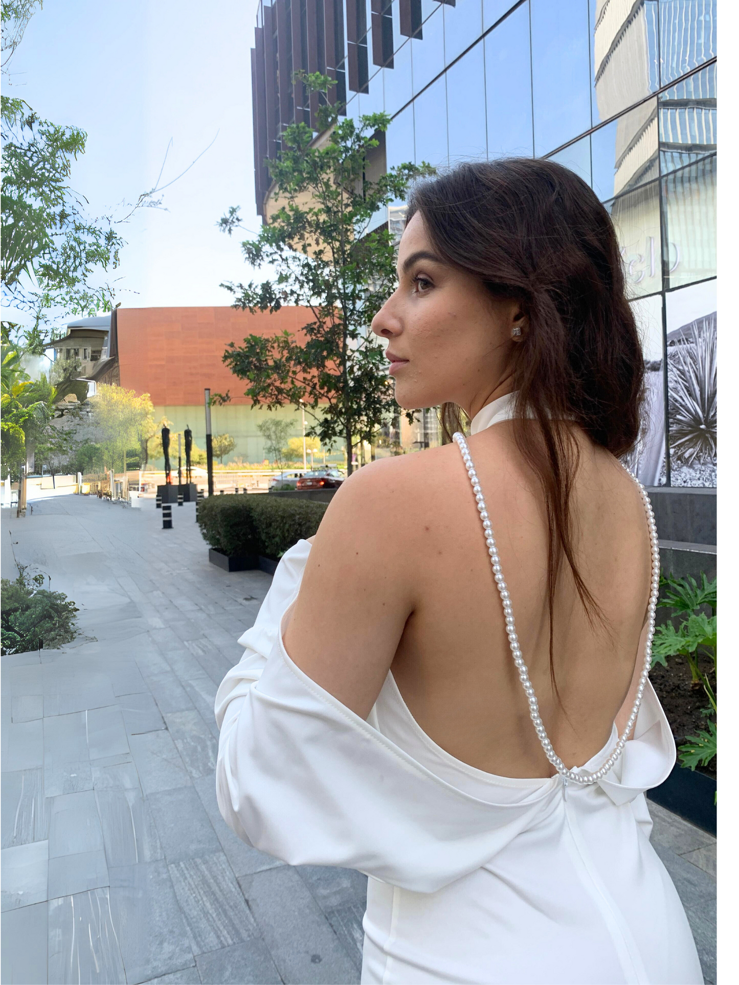 Vestido sexy espalda descubierta con perlas blanco Davina
