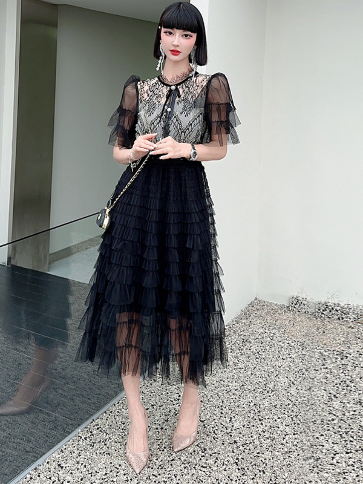 Vestido midi romántico con encaje negro Michelle