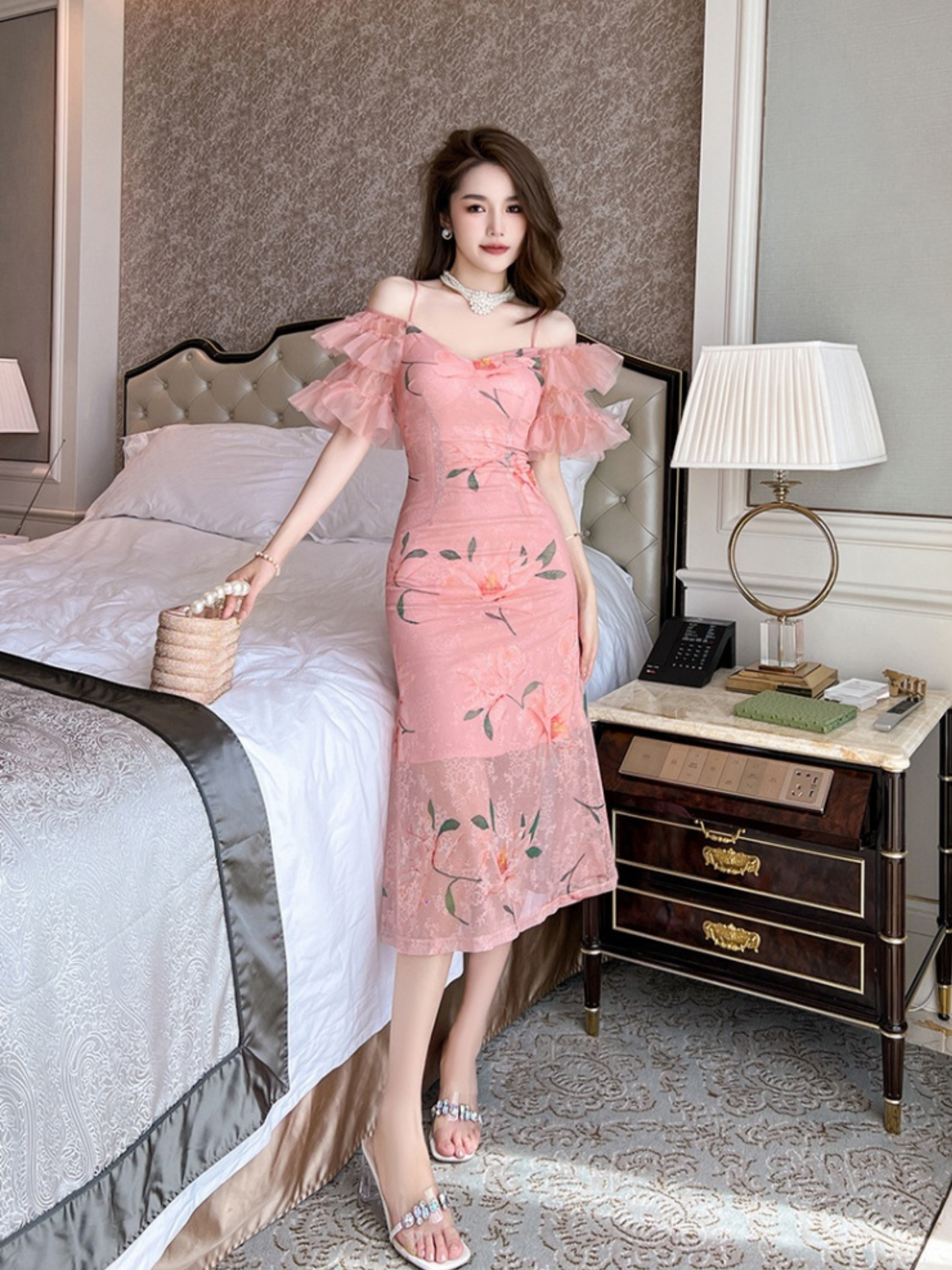 Vestido midi elegante floral rosa Merlina