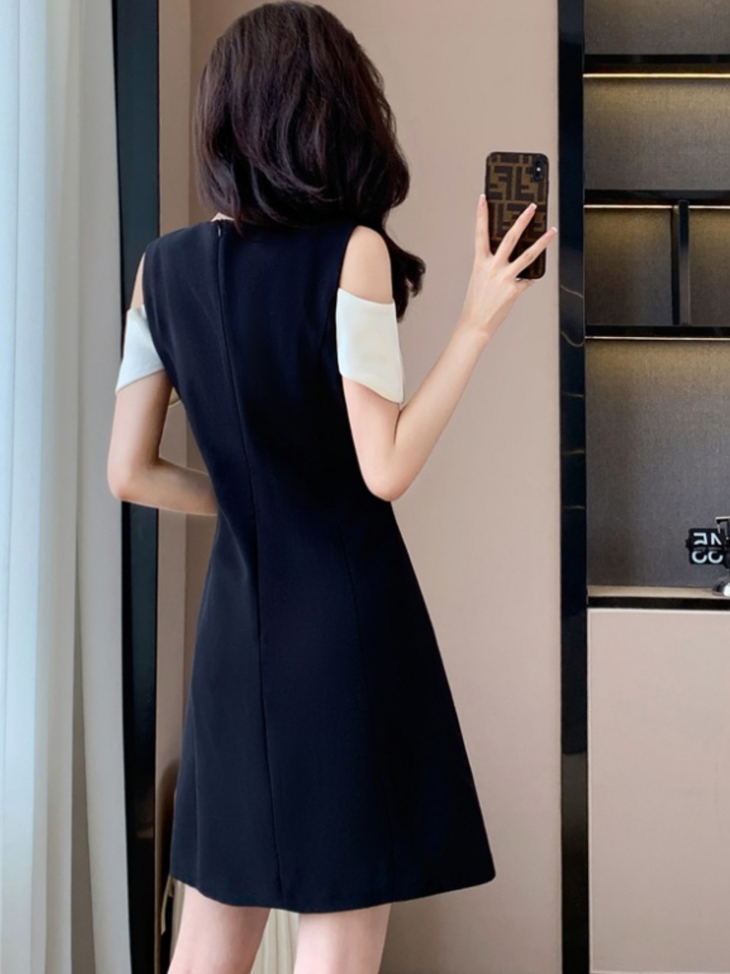 Vestido corto elegante Sabine