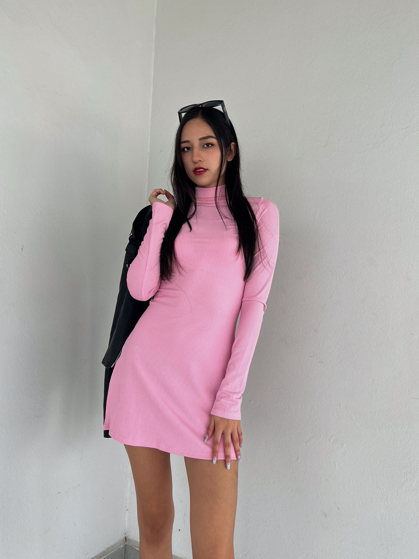 Vestido mini mangas largas y cuello alto rosa Aurora