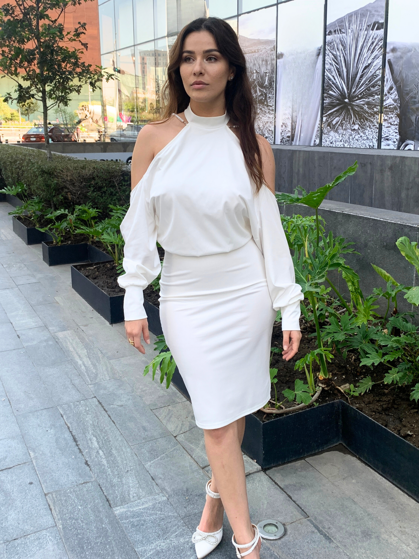 Vestido sexy espalda descubierta con perlas blanco Davina