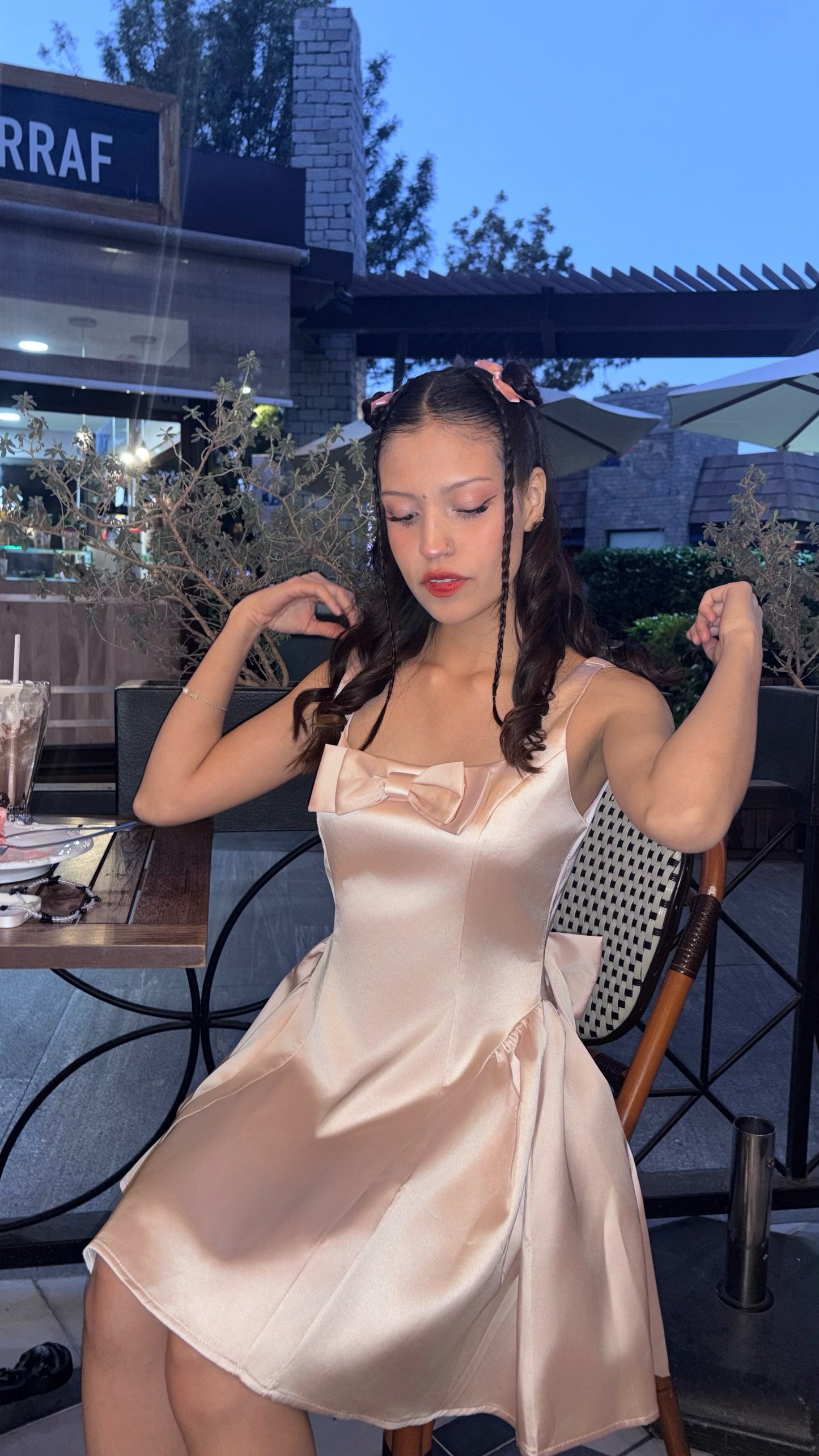 Mini vestido de fiesta rosa con moño Darlen