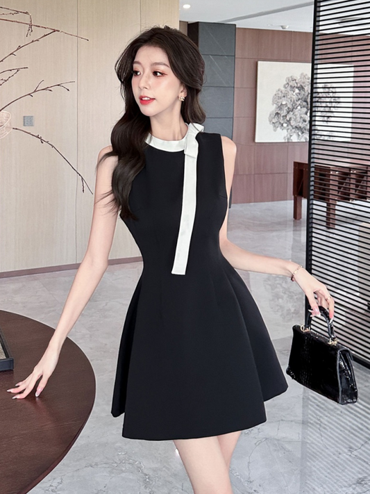 Mini vestido elegante negro con moño blanco Nina
