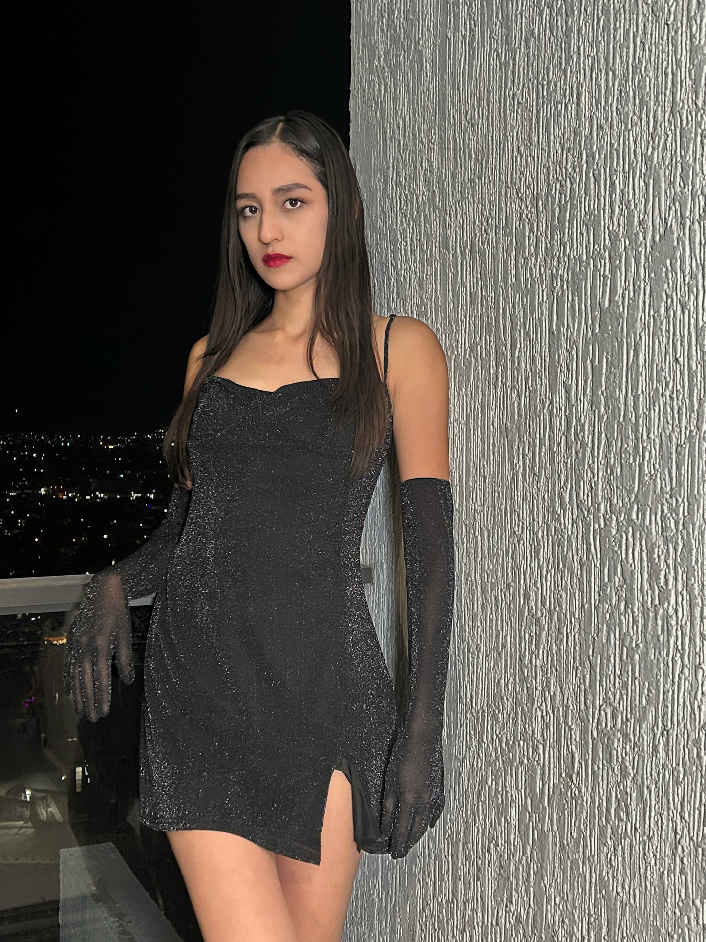 Mini vestido de fiesta negro con guantes Cassie