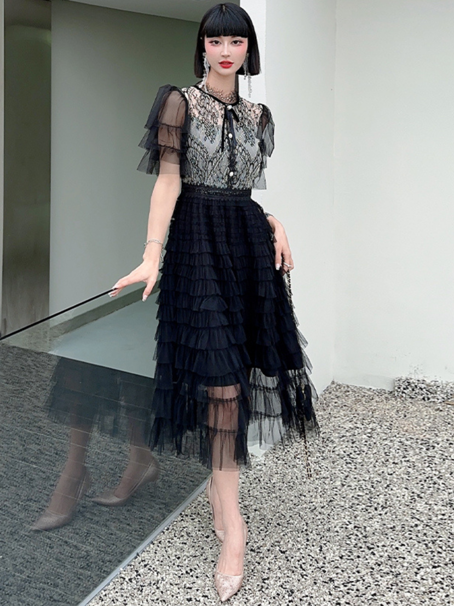Vestido midi romántico con encaje negro Michelle