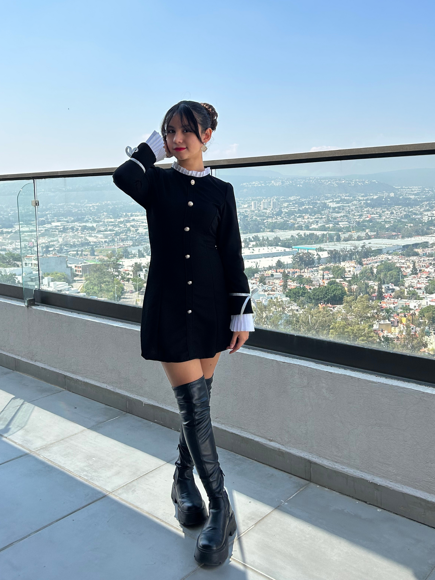 Vestido elegante negro con botones Bonnie