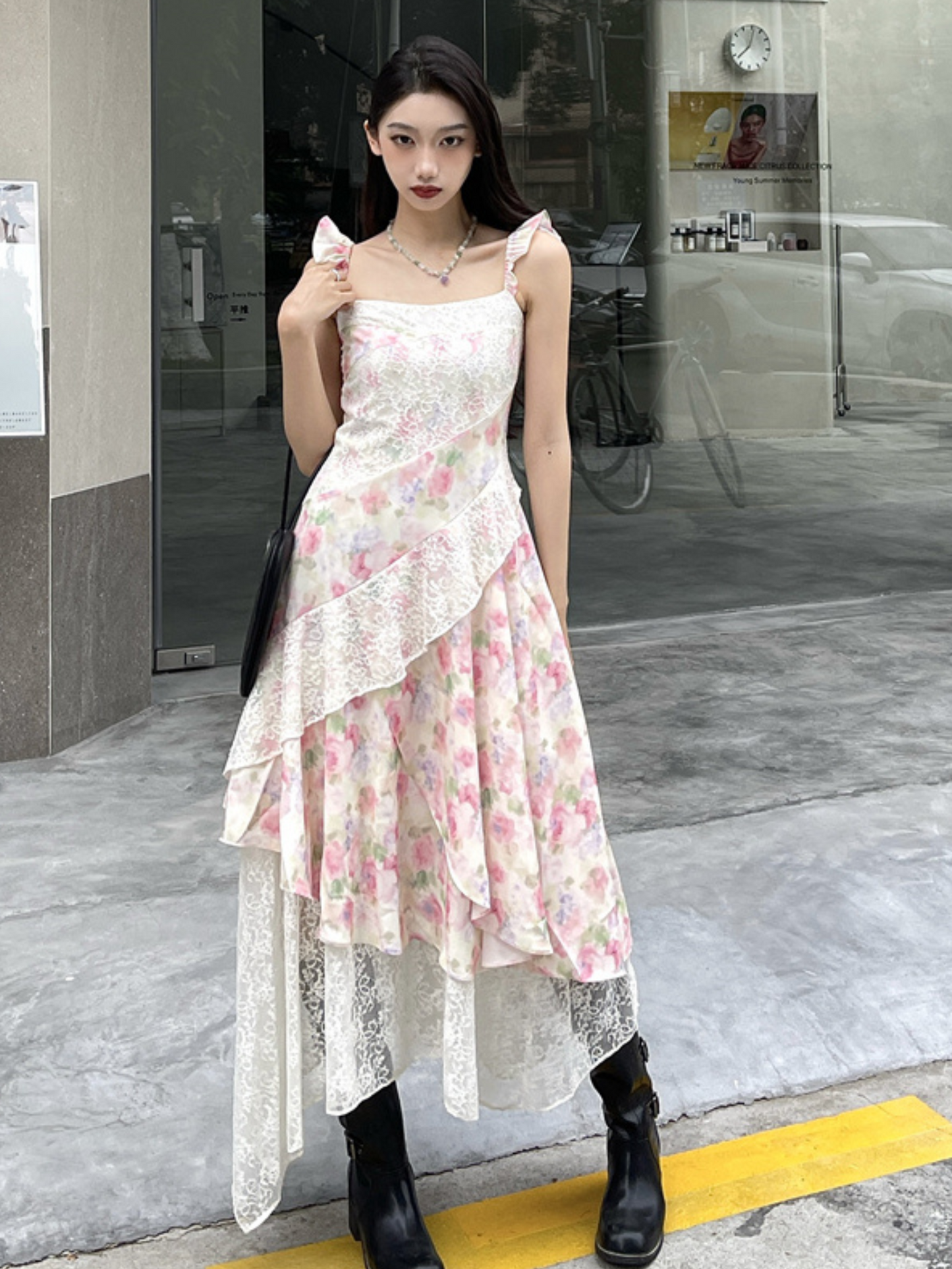 Vestido largo floral con encaje moderno Saki (Mayoreo)