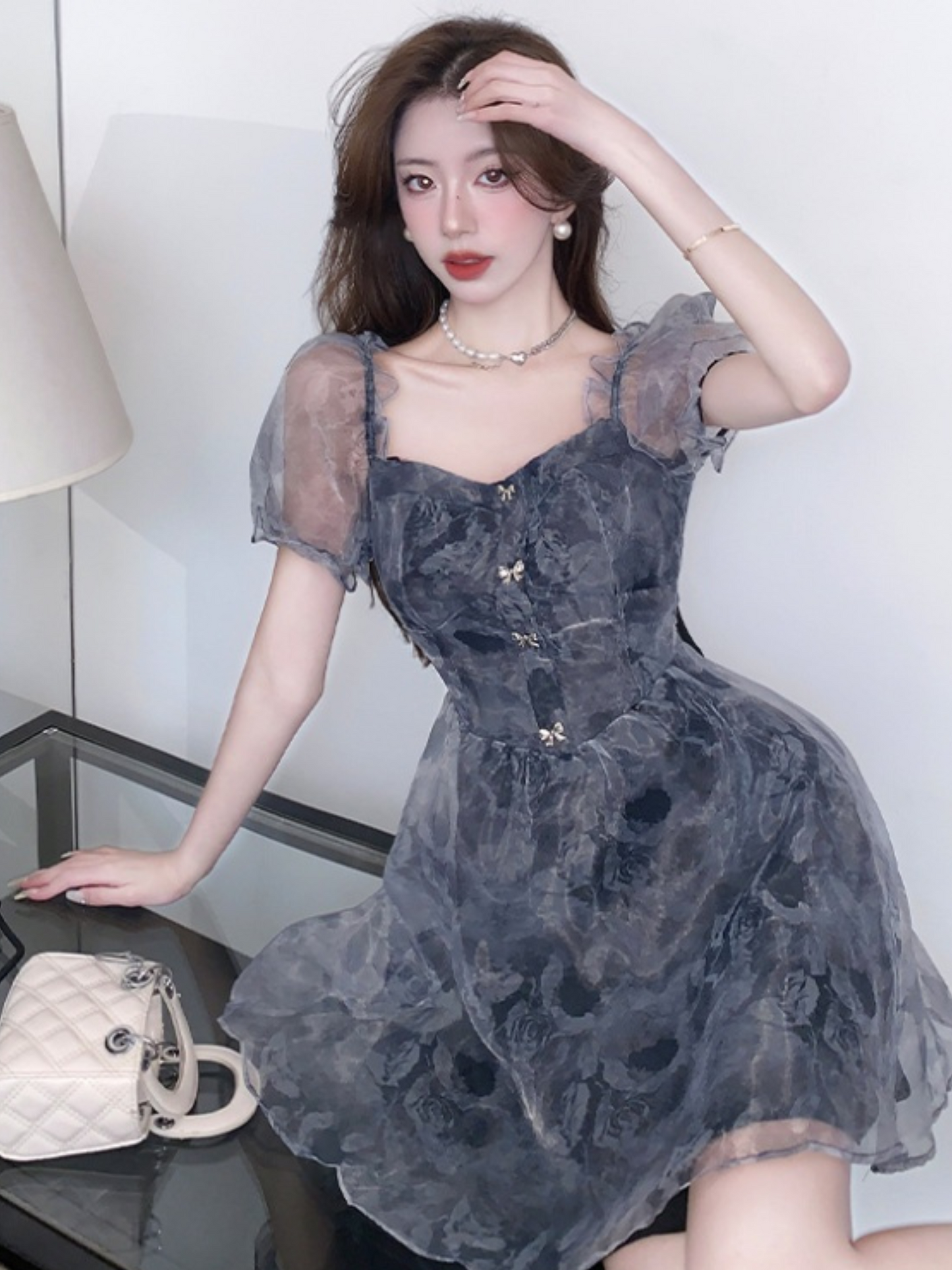 Vestido mini con moño en la espalda Amara