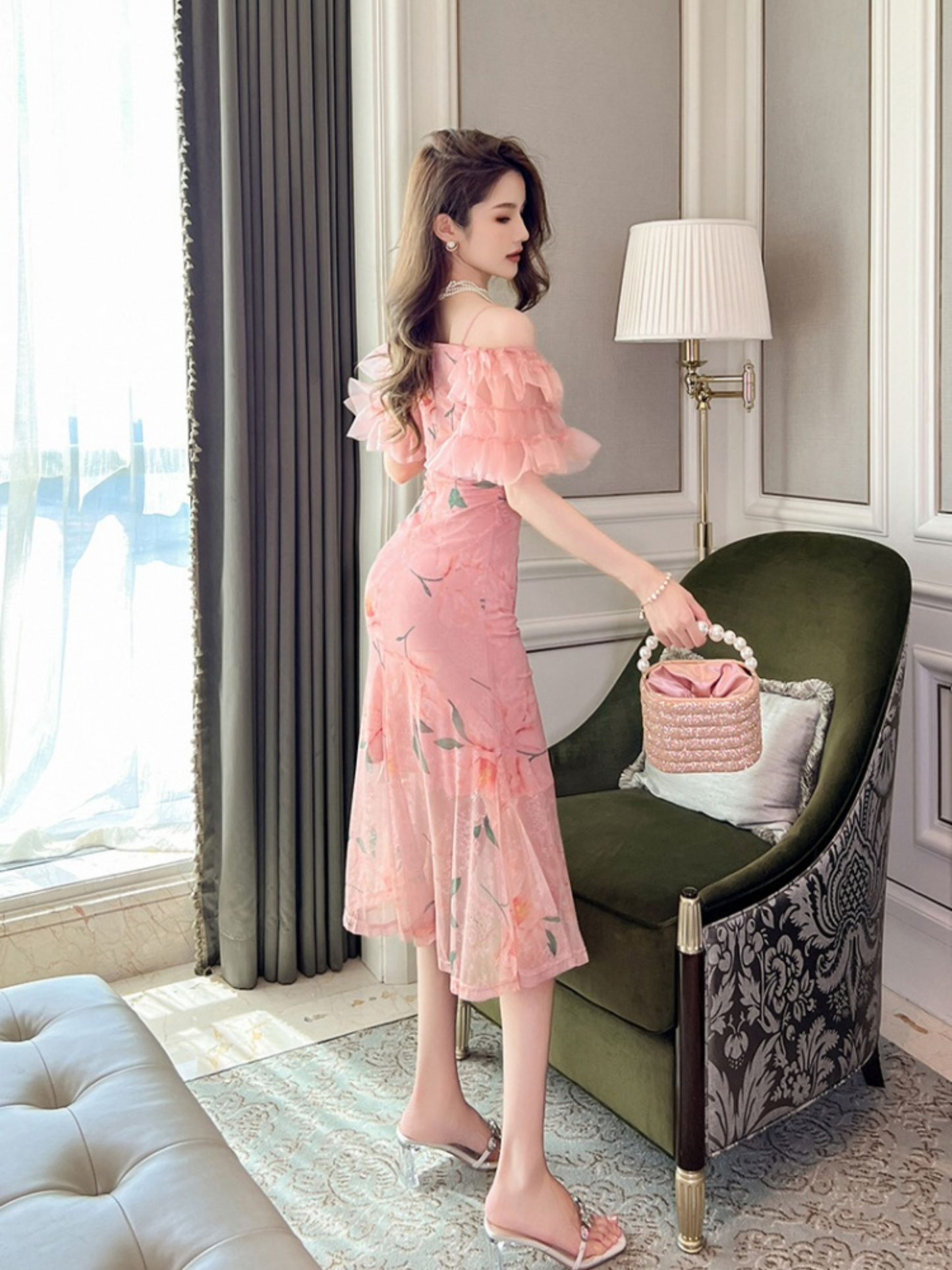 Vestido midi elegante floral rosa Merlina