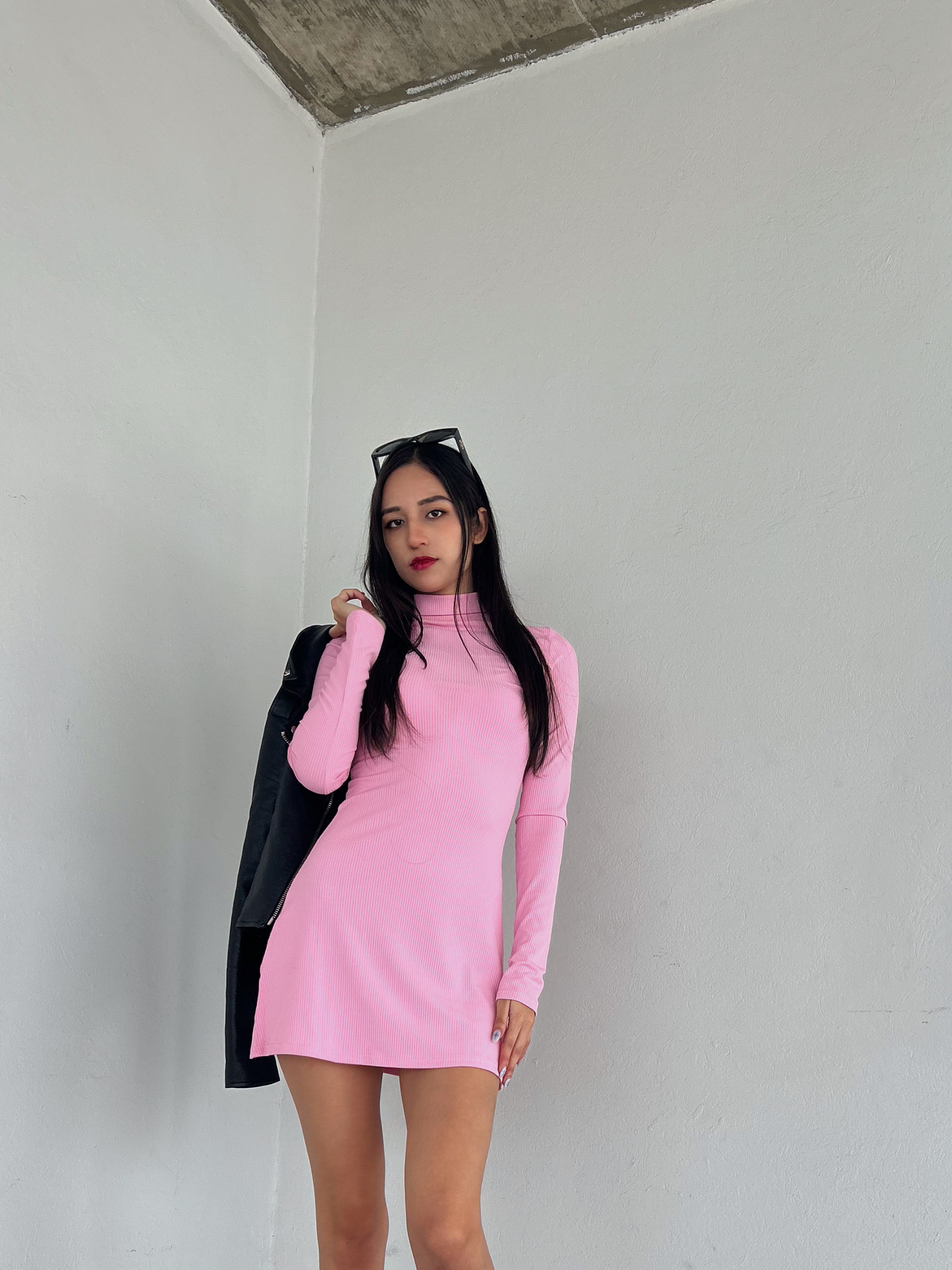 Vestido mini mangas largas y cuello alto rosa Aurora