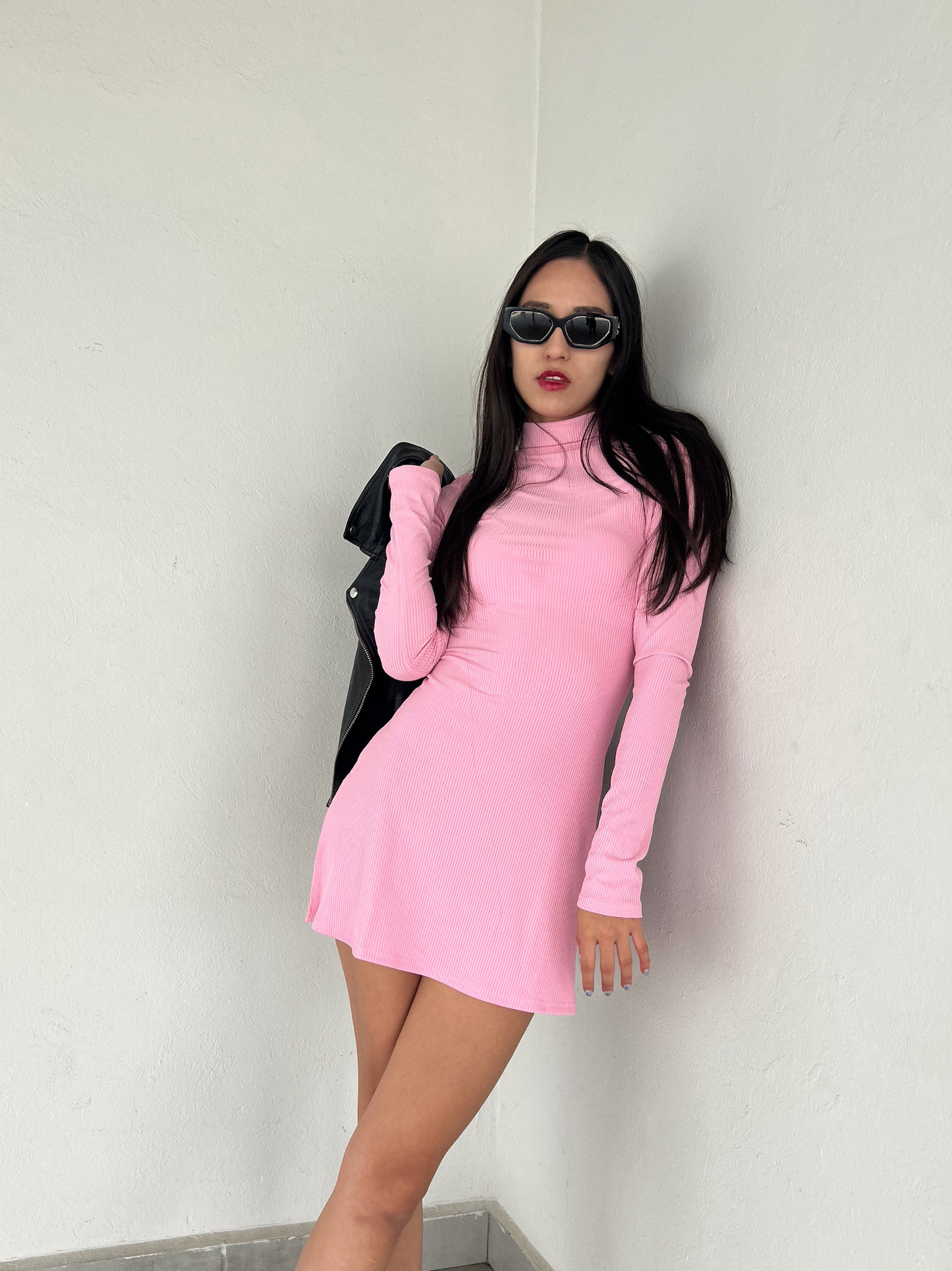 Vestido mini mangas largas y cuello alto rosa Aurora