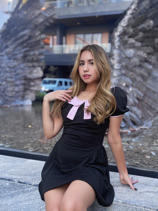 Mini Vestido Negro Con Moño Rosa Tierno Tamara